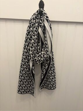 Black & White Michael Kors Logo Knit Scarf